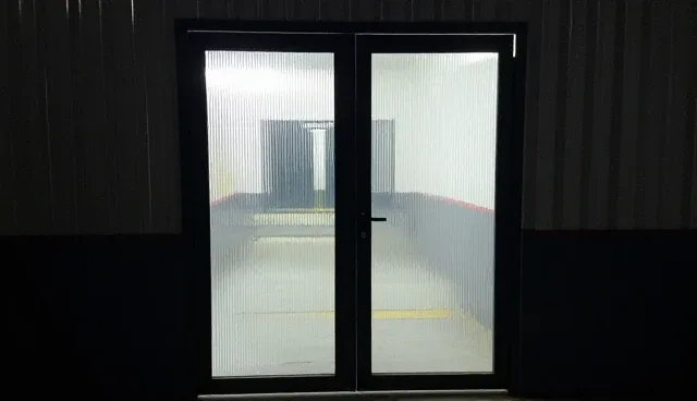 防火门批量生产:两种做法的对比与取舍